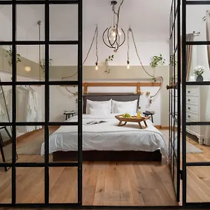 Apartment Downtown With Terrace By Urbanesq