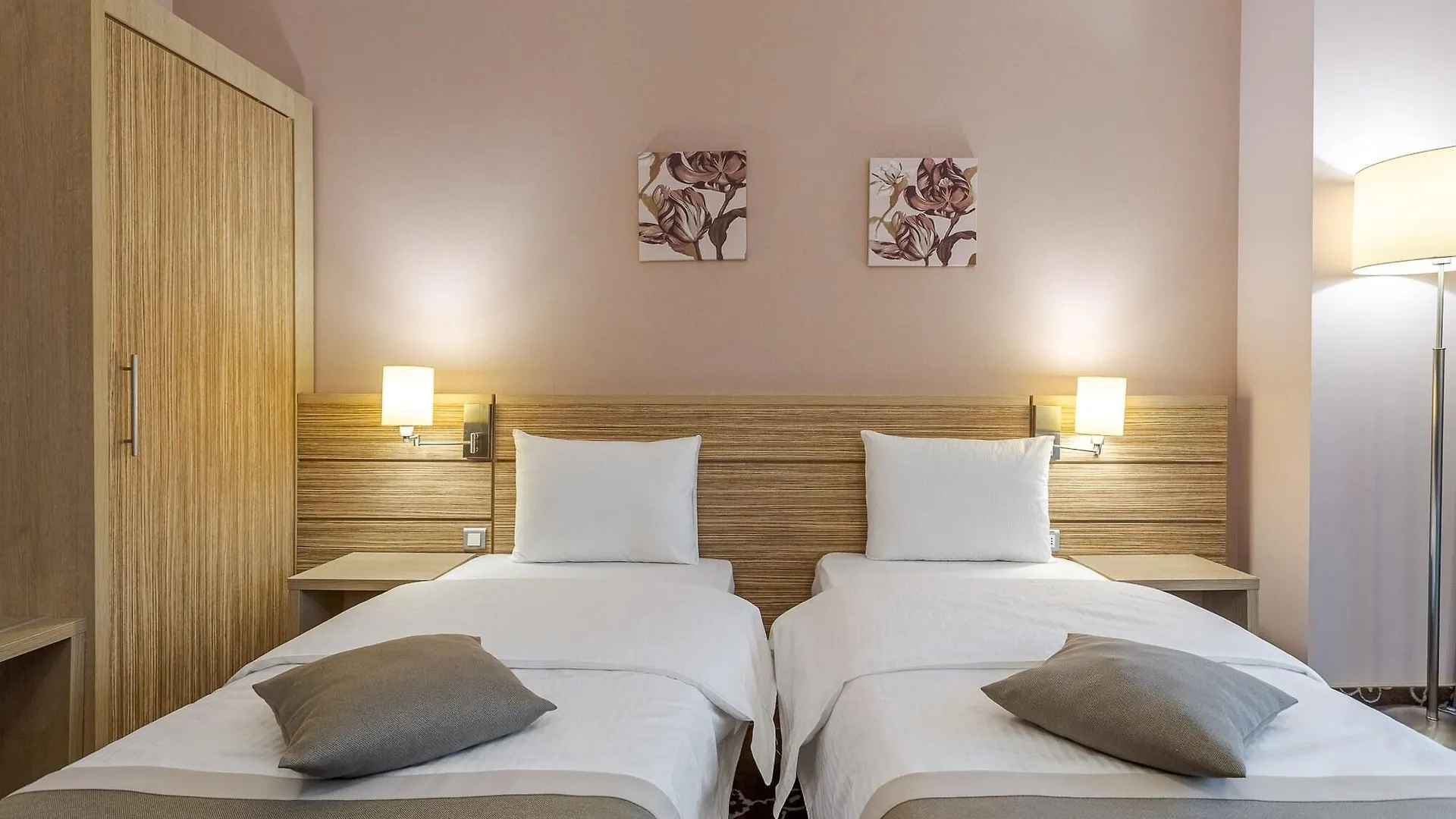Rin Grand Hotel Bucharest 4*,
