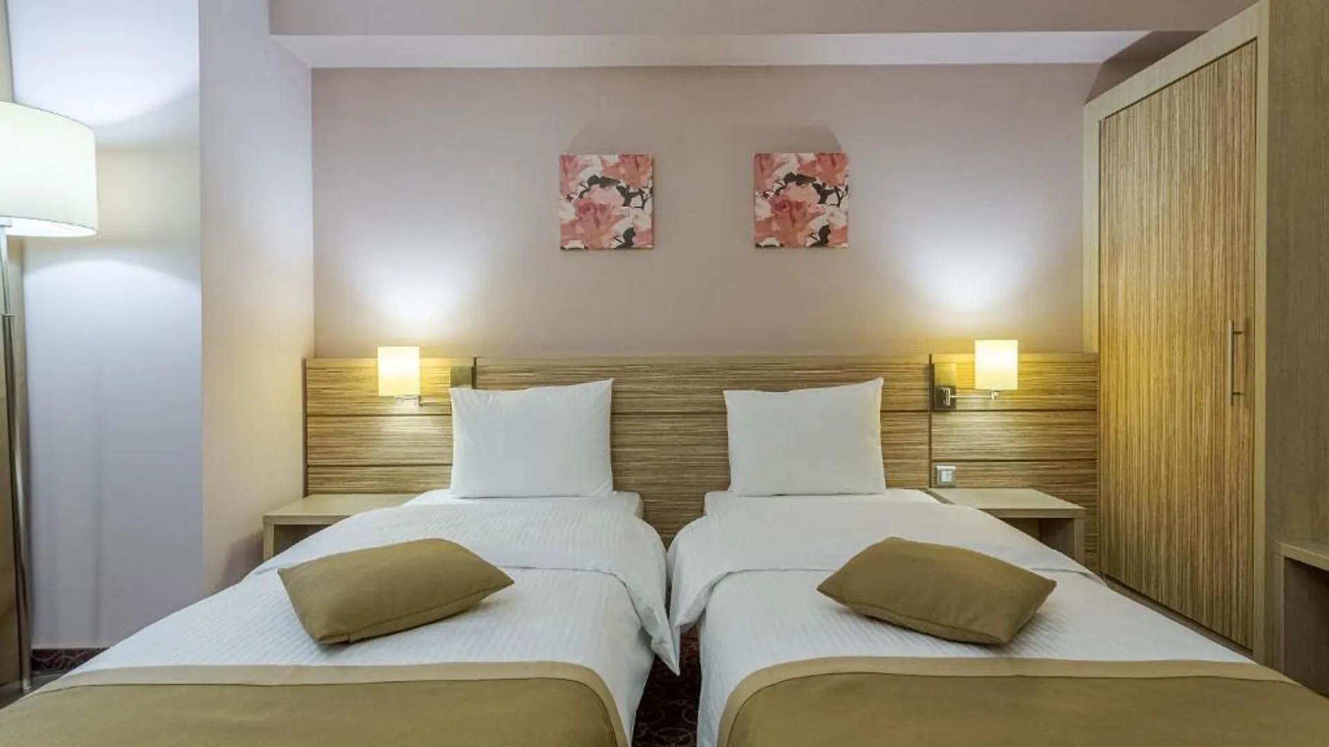 Rin Grand Hotel Bucharest 4*,